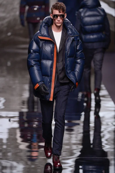 Look 28